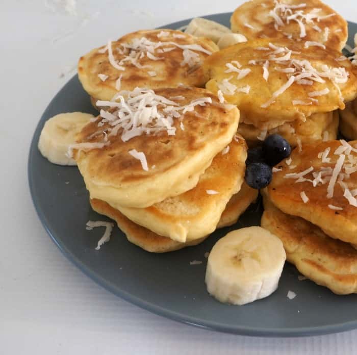 10 delicious breakfast ideas for easier mornings! Coconut pikelets for freezer friendly yumminess
