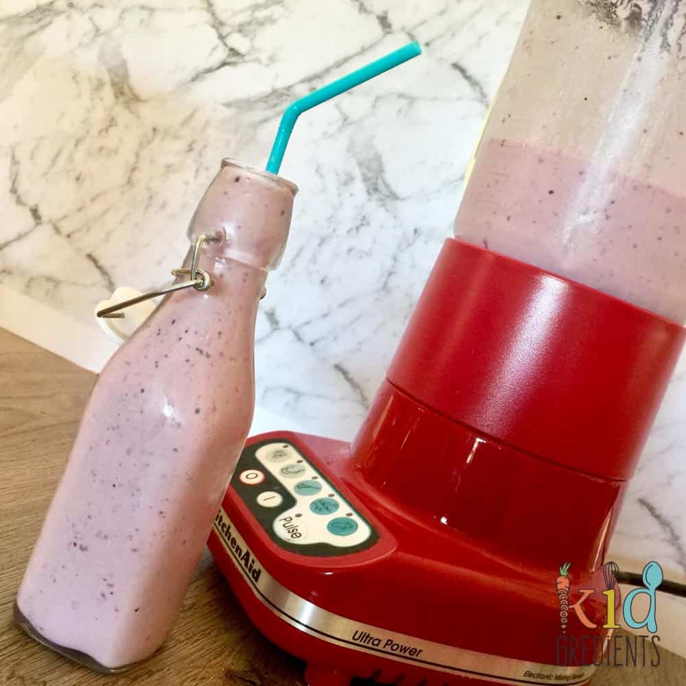 10 delicious breakfast ideas for easier mornings! Banana Berry Smoothie